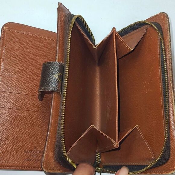 Authentic Louis Vuitton Monogram Wallet - Picture 5 of 11